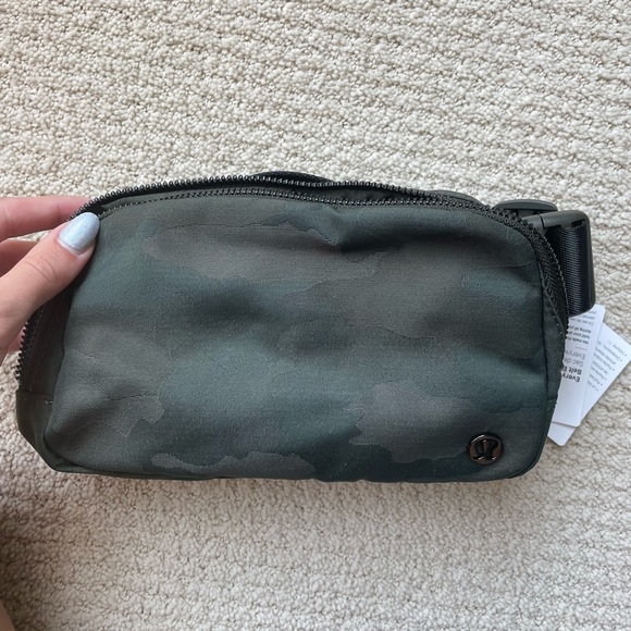 lululemon everywhere belt bag - Picture 9 of 9